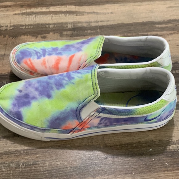 Nike Women’s Tie Dye Slip Ons Size 11 - Picture 3 of 5